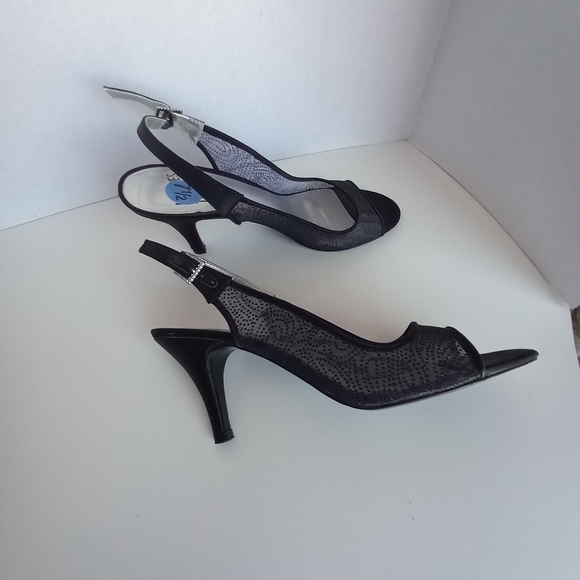 Mootises Tootsie mesh black Lacey slingback7 1/2 NWOT 3 1/2 heel open toe. - Picture 3 of 4